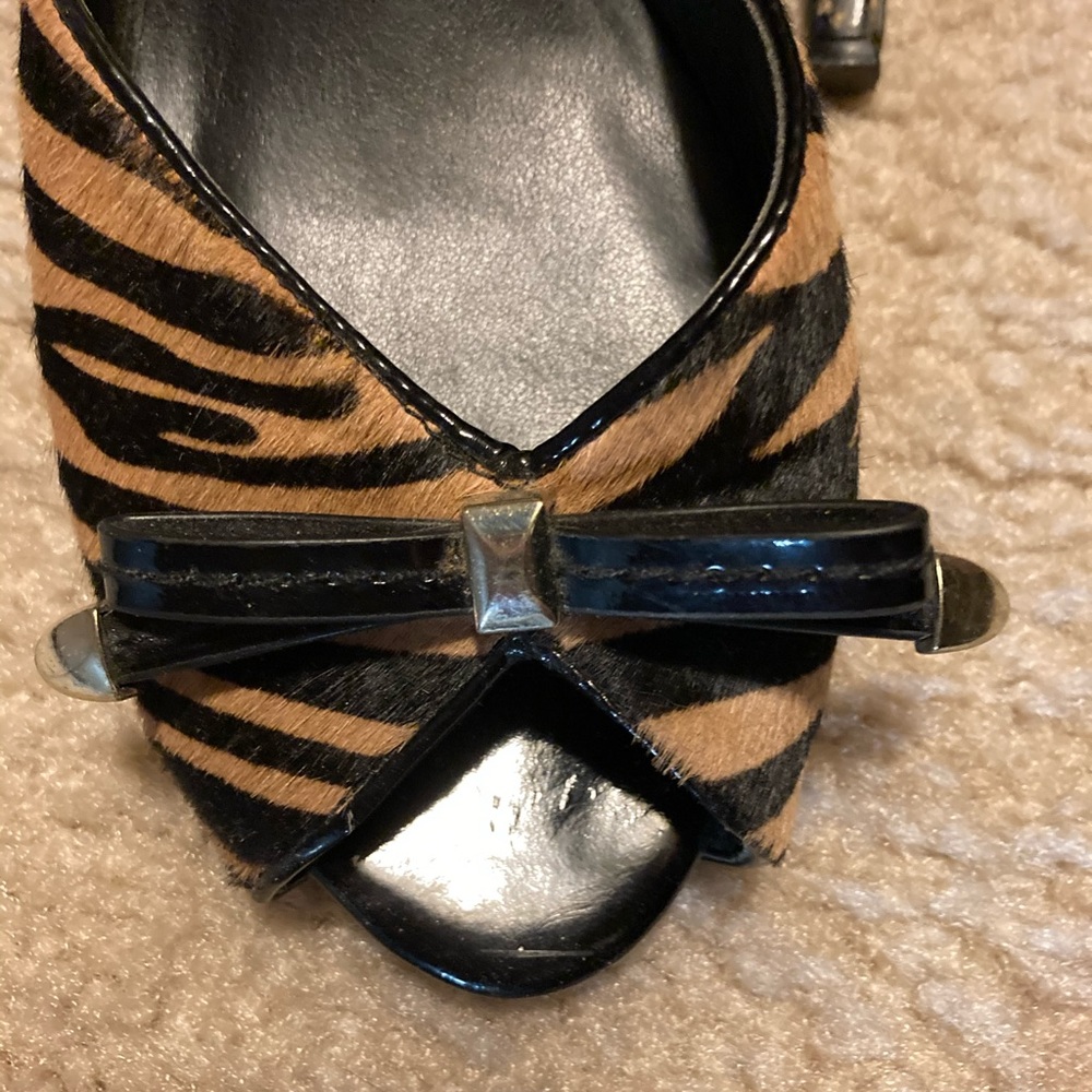 White House Black Market low Heels